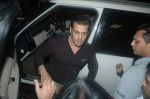 Salman Khan leaves to USA for his operation in International Airport, Mumbai on 29th Aug 2011 (6).JPG